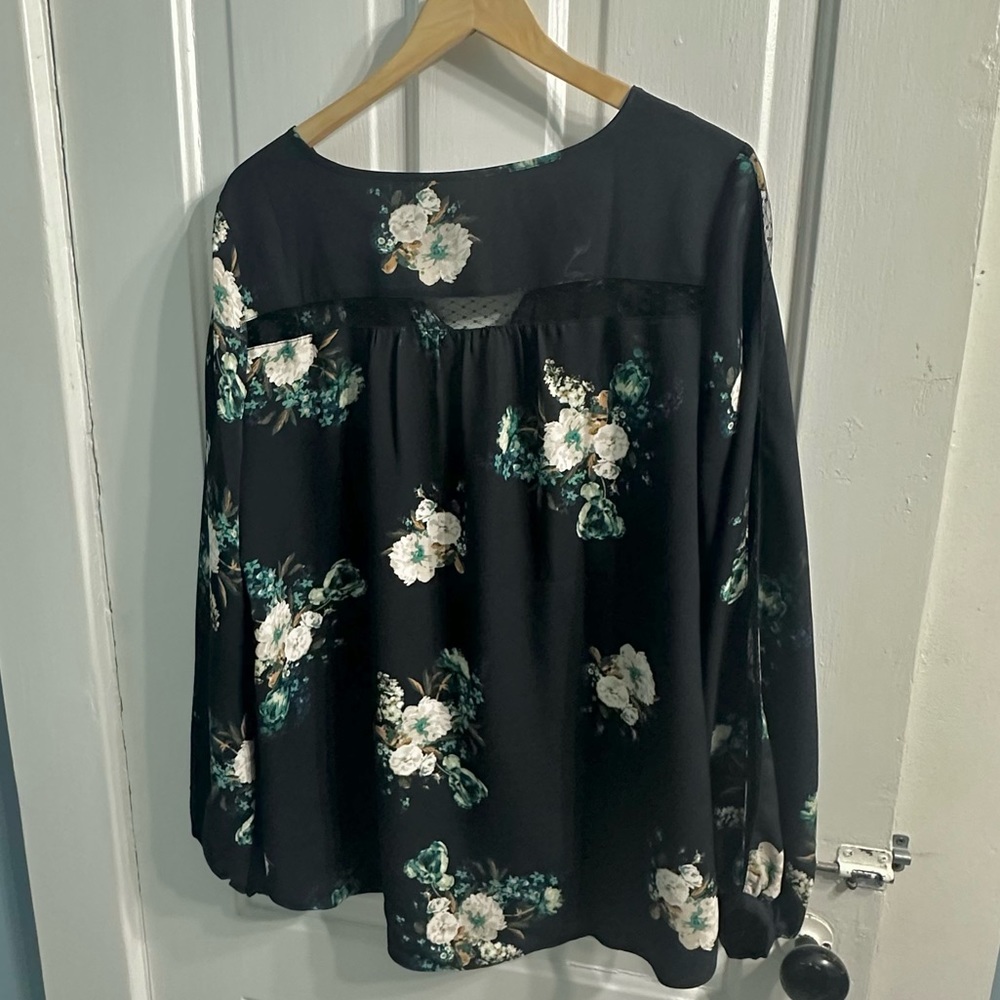 White House Black Market Black Floral Split-Sleeve Blouse - Picture 10 of 11